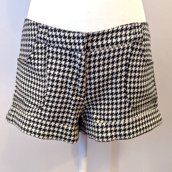 Guess | Low Rise Cuffed Hem Houndstooth Black & White Shorts Business | Size 29 - Picture 1 of 10